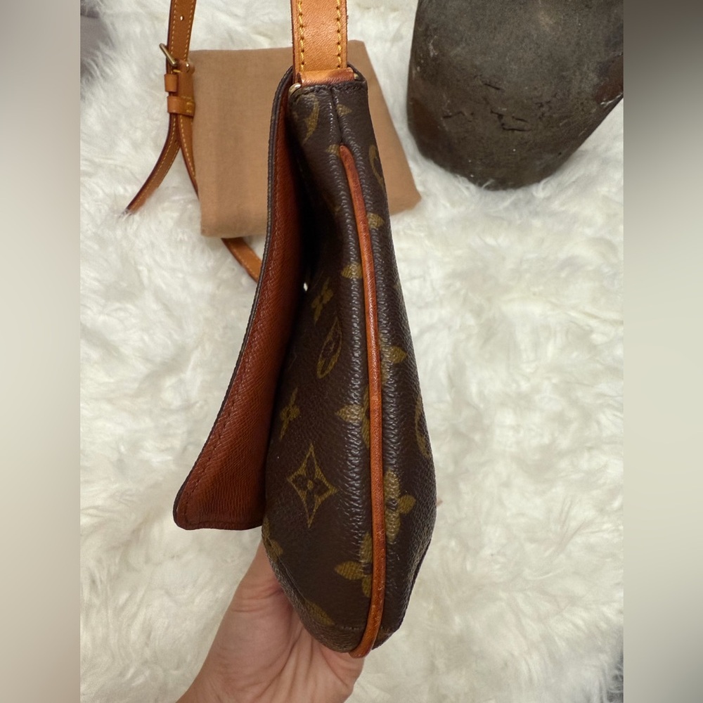 Louis Vuitton Monogram Musette Tango bag - Picture 6 of 16